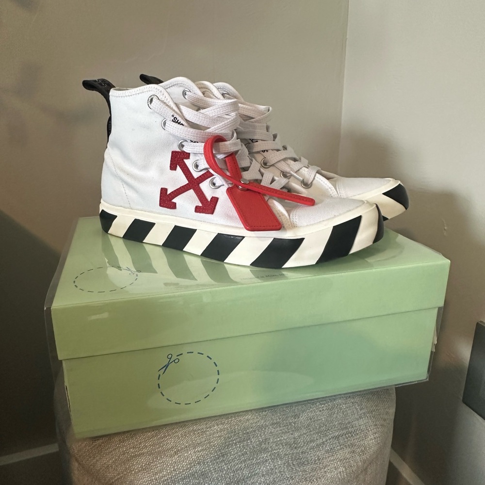 Off-White Red and White Sneakers - Picture 3 of 15